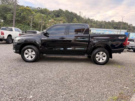 TOYOTA-HILUX-2.8 SR 4X4 CD 16V DIESEL 4P AUTOMÁTICO TOYOTA-HILUX-2020