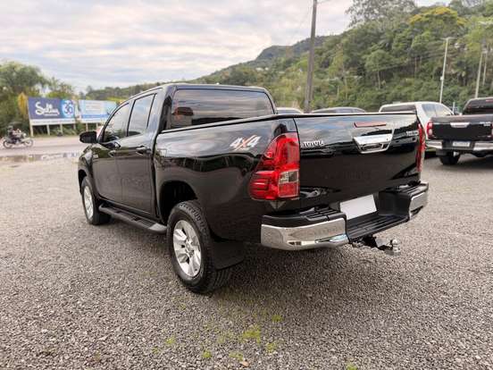 TOYOTA-HILUX-2020