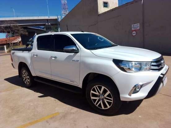 TOYOTA-HILUX-2017