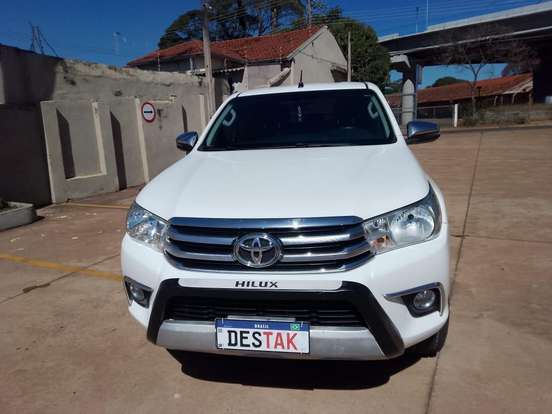 TOYOTA-HILUX-2017
