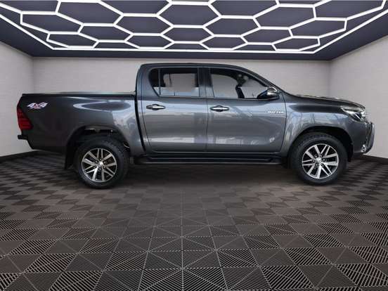 TOYOTA-HILUX-2016
