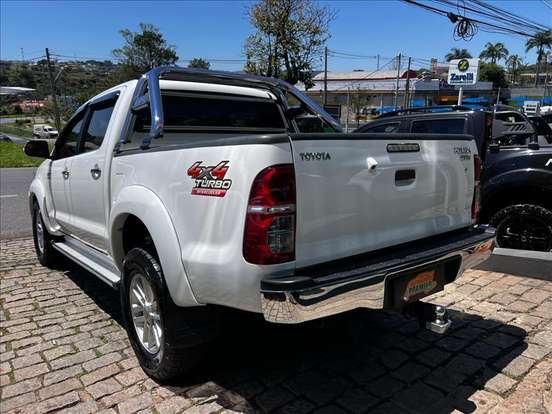 TOYOTA-HILUX-2013