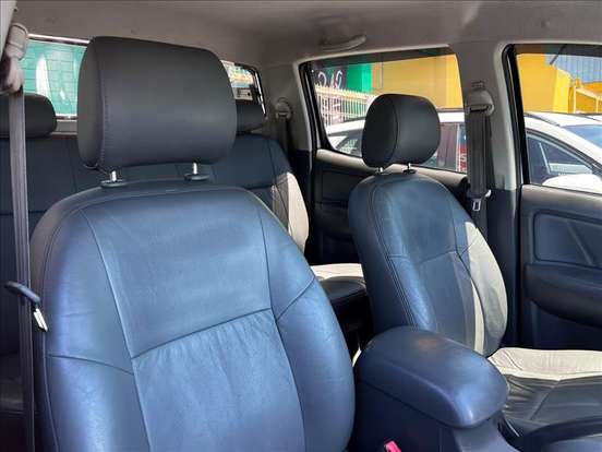 TOYOTA-HILUX-2013