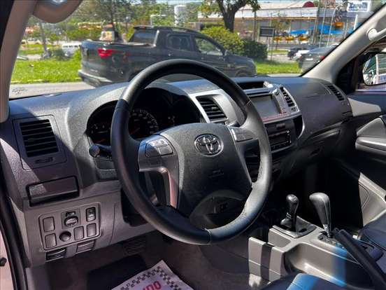 TOYOTA-HILUX-3.0 SRV TOP 4X4 CD 16V TURBO INTERCOOLER DIESEL 4P AUTOMÁTICO TOYOTA-HILUX-2013