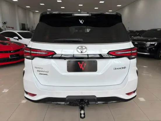 TOYOTA-HILUX SW4-2.8 D-4D TURBO DIESEL DIAMOND 7L 4X4 AUTOMÁTICO TOYOTA-HILUX SW4-2024