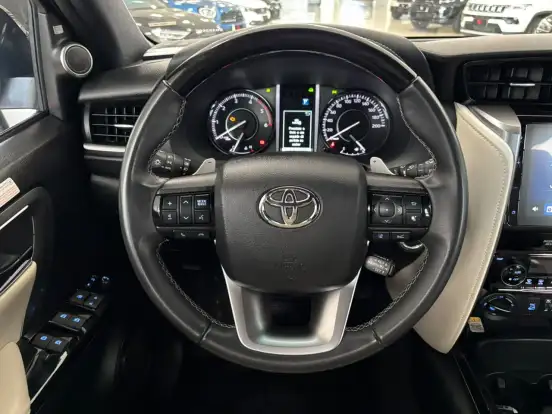 TOYOTA-HILUX SW4-2.8 D-4D TURBO DIESEL DIAMOND 7L 4X4 AUTOMÁTICO TOYOTA-HILUX SW4-2024