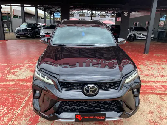 TOYOTA HILUX SW4 2.8 D-4D TURBO DIESEL DIAMOND 7L 4X4 AUTOMÁTICO