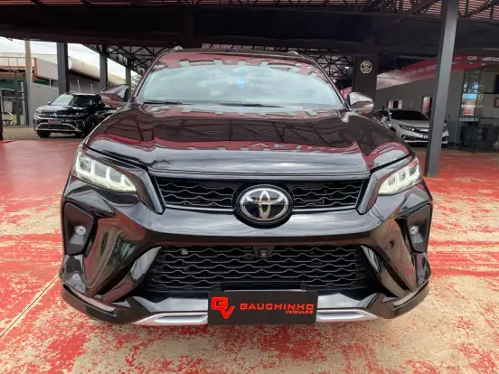 TOYOTA-HILUX SW4-2.8 D-4D TURBO DIESEL DIAMOND 7L 4X4 AUTOMÁTICO TOYOTA-HILUX SW4-2023