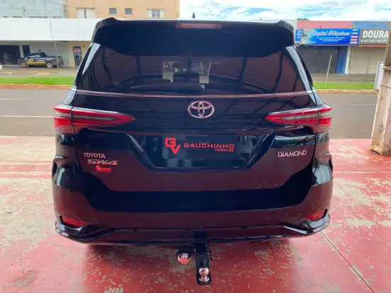 TOYOTA-HILUX SW4-2.8 D-4D TURBO DIESEL DIAMOND 7L 4X4 AUTOMÁTICO TOYOTA-HILUX SW4-2023