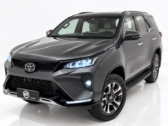 TOYOTA HILUX SW4 2.8 D-4D TURBO DIESEL DIAMOND 7L 4X4 AUTOMÁTICO