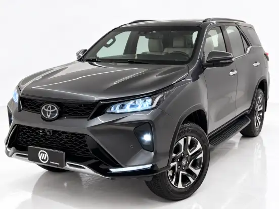 TOYOTA-HILUX SW4-2.8 D-4D TURBO DIESEL DIAMOND 7L 4X4 AUTOMÁTICO TOYOTA-HILUX SW4-2023