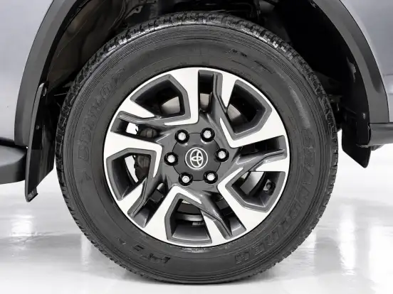 TOYOTA-HILUX SW4-2023