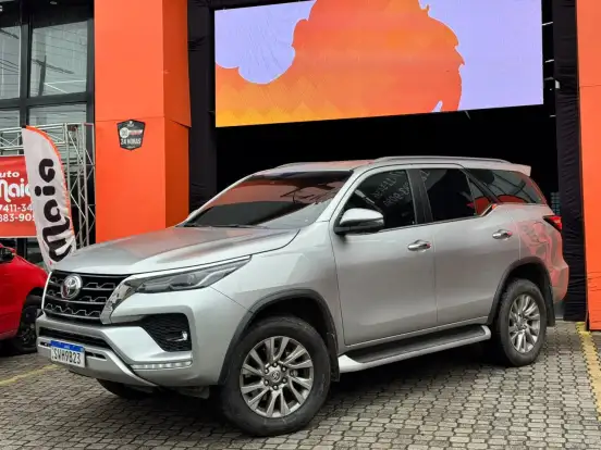 TOYOTA-HILUX SW4-2023