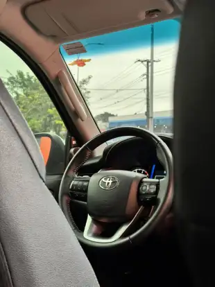 TOYOTA-HILUX SW4-2023
