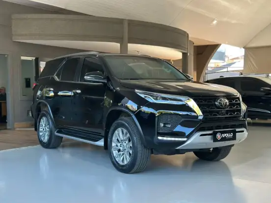 TOYOTA-HILUX SW4-2023