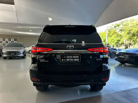 TOYOTA-HILUX SW4-2.8 D-4D TURBO DIESEL SRX 7L 4X4 AUTOMÁTICO TOYOTA-HILUX SW4-2023