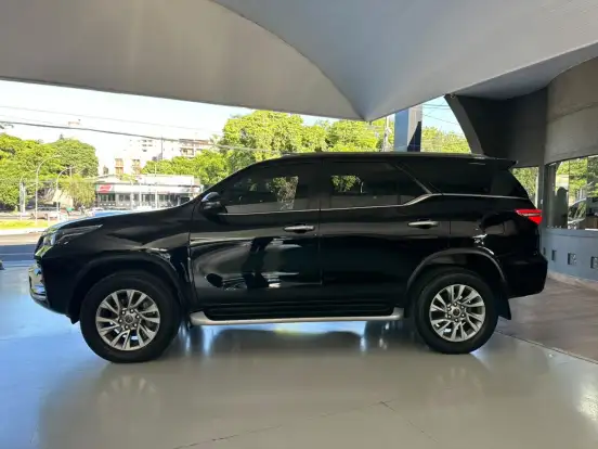 TOYOTA-HILUX SW4-2023