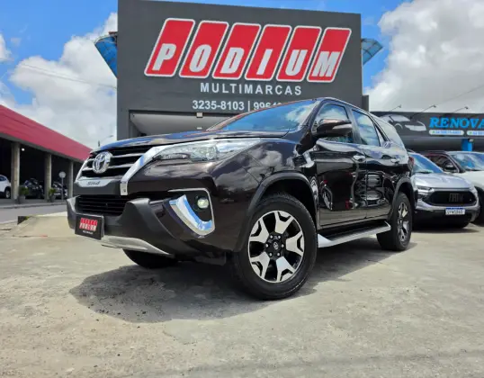 TOYOTA HILUX SW4 2.8 SRX DIAMOND 4X4 7 LUGARES 16V TURBO INTERCOOLER DIESEL 4P AUTOMÁTICO