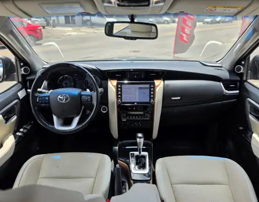 TOYOTA-HILUX SW4-2020