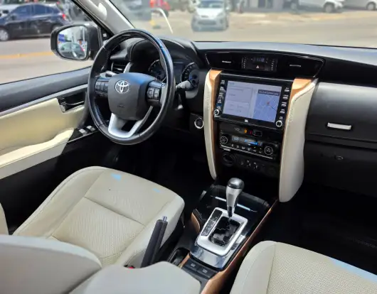TOYOTA-HILUX SW4-2020