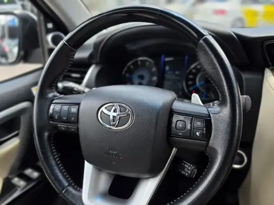 TOYOTA-HILUX SW4-2.8 SRX DIAMOND 4X4 7 LUGARES 16V TURBO INTERCOOLER DIESEL 4P AUTOMÁTICO TOYOTA-HILUX SW4-2020