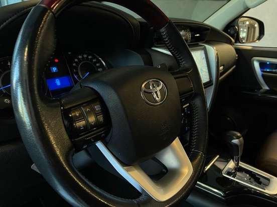 TOYOTA-HILUX SW4-2.7 SR 4X2 16V FLEX 4P AUTOMÁTICO TOYOTA-HILUX SW4-2016