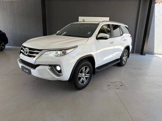 TOYOTA HILUX SW4 2.7 SR 7 LUGARES 4X2 16V FLEX 4P AUTOMÁTICO