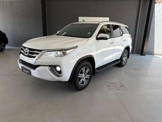 TOYOTA-HILUX SW4-2017