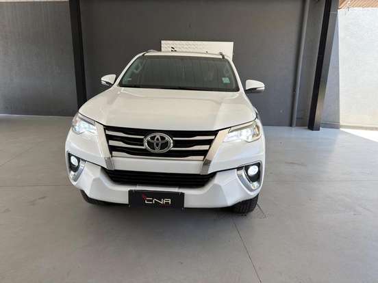 TOYOTA-HILUX SW4-2.7 SR 7 LUGARES 4X2 16V FLEX 4P AUTOMÁTICO TOYOTA-HILUX SW4-2017