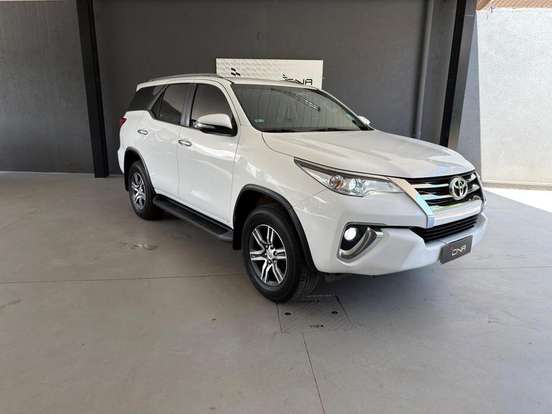 TOYOTA-HILUX SW4-2.7 SR 7 LUGARES 4X2 16V FLEX 4P AUTOMÁTICO TOYOTA-HILUX SW4-2017