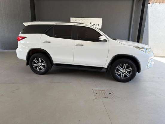 TOYOTA-HILUX SW4-2.7 SR 7 LUGARES 4X2 16V FLEX 4P AUTOMÁTICO TOYOTA-HILUX SW4-2017