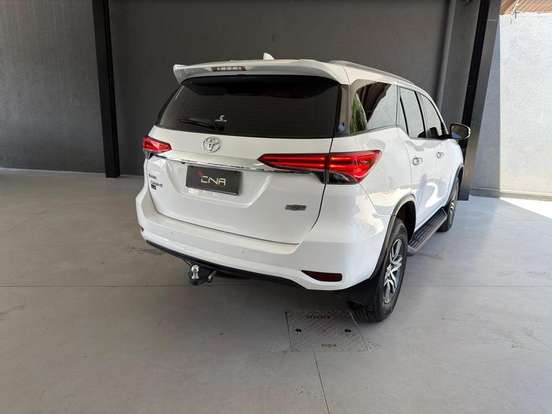 TOYOTA-HILUX SW4-2.7 SR 7 LUGARES 4X2 16V FLEX 4P AUTOMÁTICO TOYOTA-HILUX SW4-2017