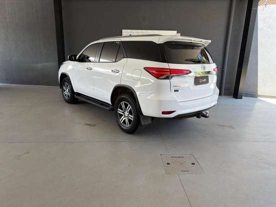 TOYOTA-HILUX SW4-2.7 SR 7 LUGARES 4X2 16V FLEX 4P AUTOMÁTICO TOYOTA-HILUX SW4-2017