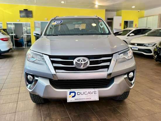 TOYOTA-HILUX SW4-2017