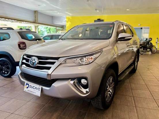 TOYOTA-HILUX SW4-2017