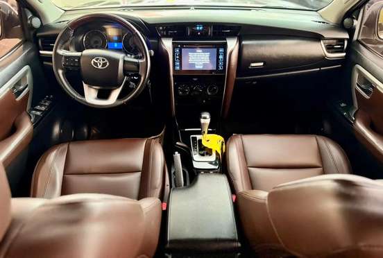 TOYOTA-HILUX SW4-2017