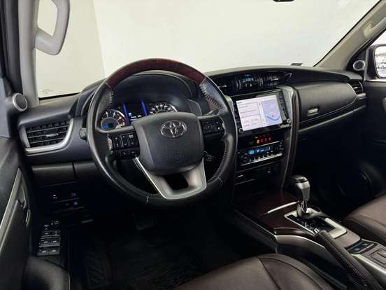 TOYOTA-HILUX SW4-2.7 SRV 7 LUGARES 4X2 16V FLEX 4P AUTOMÁTICO TOYOTA-HILUX SW4-2019