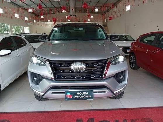 TOYOTA HILUX SW4 2.8 D-4D TURBO DIESEL DIAMOND 7L 4X4 AUTOMÁTICO