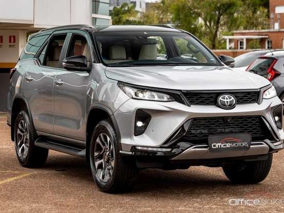 TOYOTA-HILUX SW4-2.8 D-4D TURBO DIESEL DIAMOND 7L 4X4 AUTOMÁTICO TOYOTA-HILUX SW4-2023