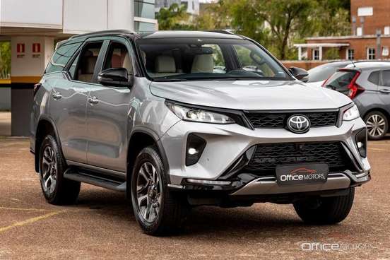 TOYOTA-HILUX SW4-2.8 D-4D TURBO DIESEL DIAMOND 7L 4X4 AUTOMÁTICO TOYOTA-HILUX SW4-2023