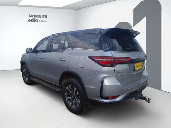 TOYOTA-HILUX SW4-2022