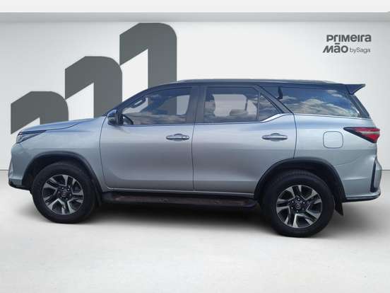 TOYOTA-HILUX SW4-2022