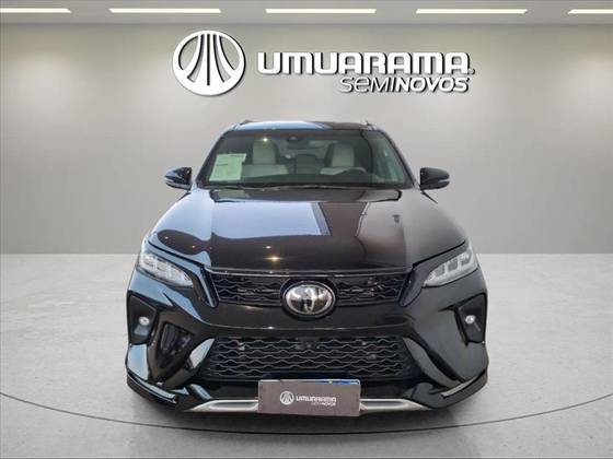 TOYOTA HILUX SW4 2.8 D-4D TURBO DIESEL DIAMOND 7L 4X4 AUTOMÁTICO