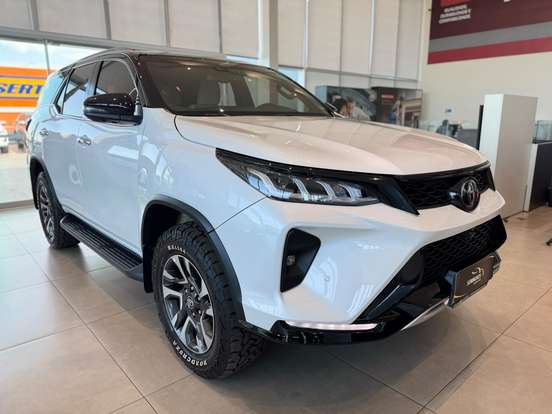 TOYOTA-HILUX SW4-2023