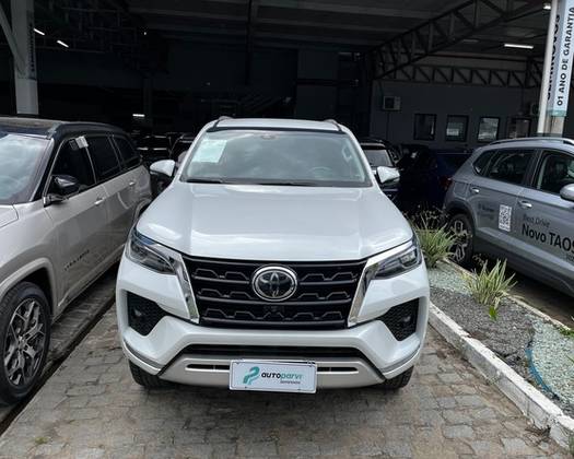 TOYOTA HILUX SW4 2.8 D-4D TURBO DIESEL SRX 4X4 AUTOMÁTICO