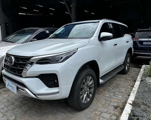 TOYOTA-HILUX SW4-2023