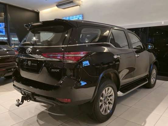 TOYOTA-HILUX SW4-2.8 D-4D TURBO DIESEL SRX 4X4 AUTOMÁTICO TOYOTA-HILUX SW4-2023