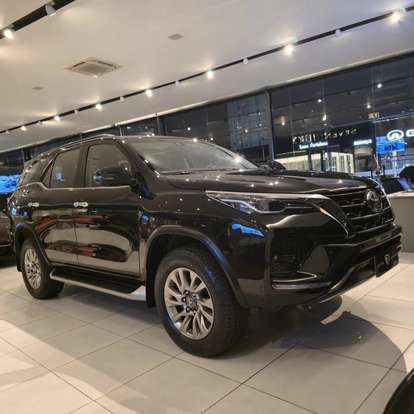 TOYOTA-HILUX SW4-2023