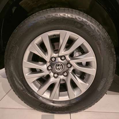 TOYOTA-HILUX SW4-2.8 D-4D TURBO DIESEL SRX 4X4 AUTOMÁTICO TOYOTA-HILUX SW4-2023