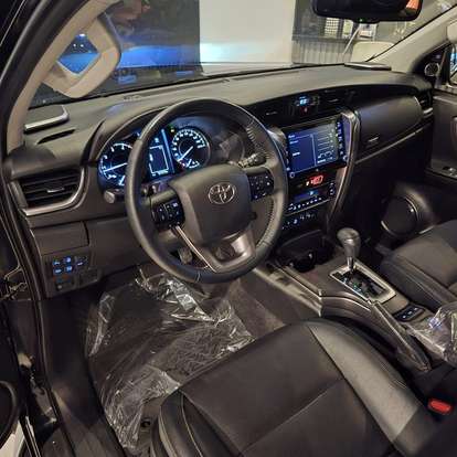 TOYOTA-HILUX SW4-2023